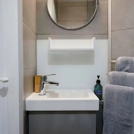 Fonctionnel Au Coeur De Avec Parking Appartamento